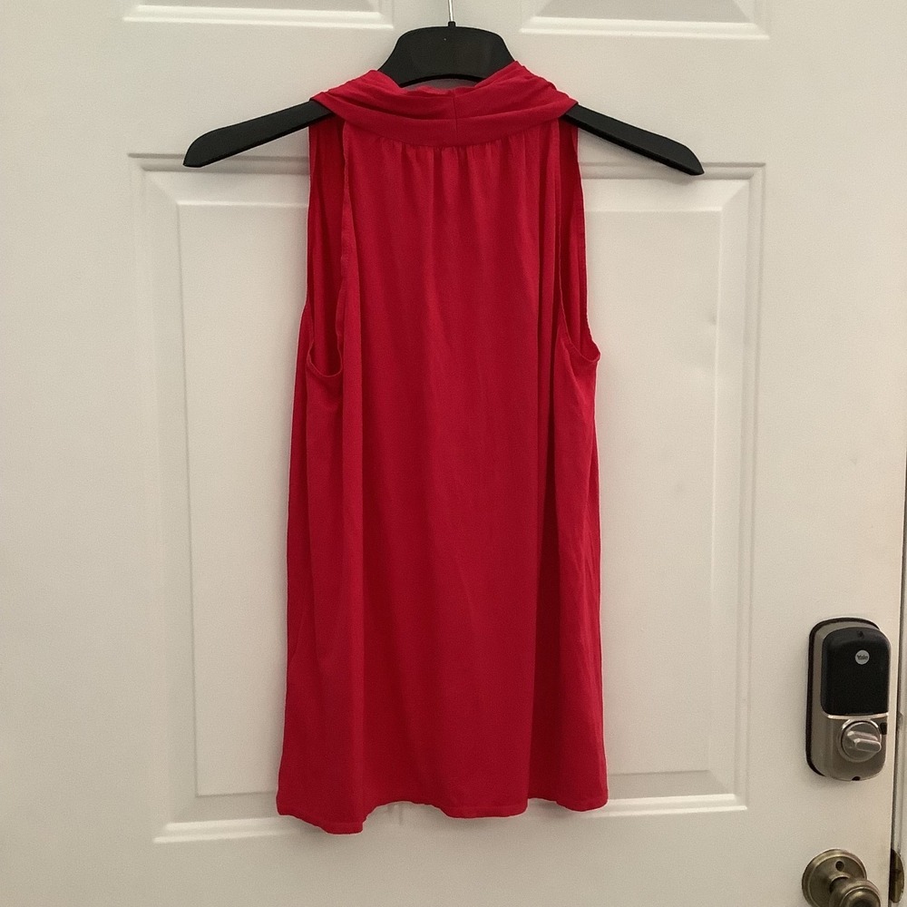 Max Studio Sleeveless V Neck Blouse Tank Top Azalea Size Large NWT - Picture 2 of 7